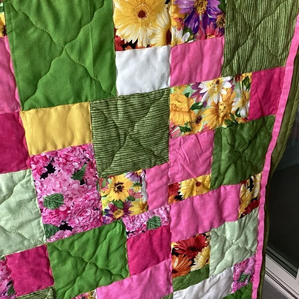 NWT Hand Crafted Field of Flowers Floral Patchwork Quilt - Greens Pinks, Yellows
